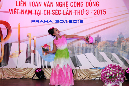  Thi văn nghệ người Việt ở Séc: Nhiều gương mặt nổi trội ảnh 4